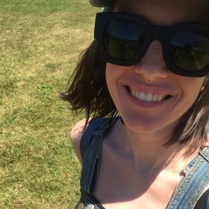 Meet your Posher, Hilary